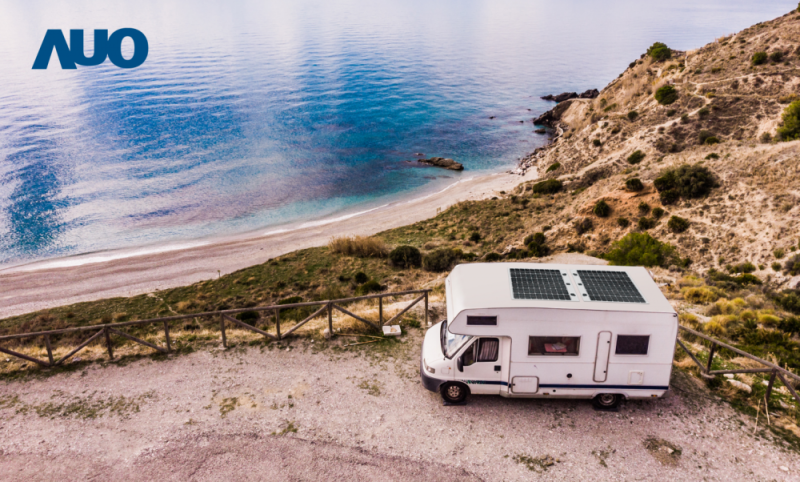 「可撓輕量化太陽光電板SunCurva」使用輕量特殊耐候型複合板取代傳統太陽能板的玻璃前板，不僅降低70%重量，每米平方僅3Kg；具有抗衝擊性能及通過電磁相容性測試，可應用於交通運輸工具，如露營車、遊艇等